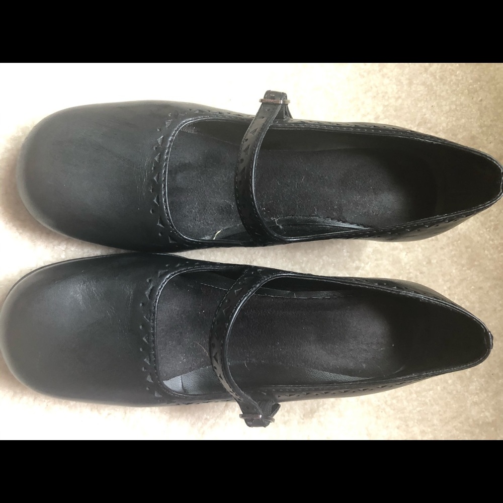 Low heal shoes